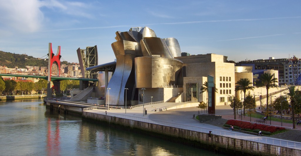 The Guggenheim Museum, symbol of modern Bilbao. Image: Phillip Maiwald (https://commons.wikimedia.org/wiki/File:Guggenheim_museum_Bilbao_HDR-image.jpg)